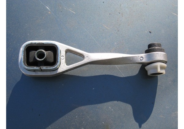 подушка під двигун задня Renault Clio 2, Symbol II, Megane 1.5 dci,1.4,1.6 16V, 8200171178, 7700437854, 8200117837 *